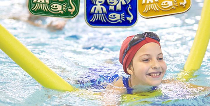 Lycka satsning på gratis simskola förlängs
